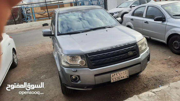 Land Rover LR2 13