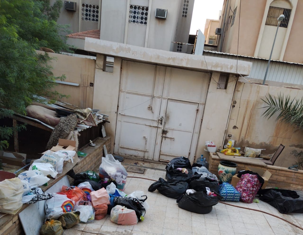 طش الاثاث و العفش القديم المستعمل بالرياض 0537422374 حي العليا حي الحم