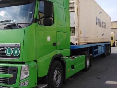تريلا نقل بالرياض 0537422374 تريلات سطحات ستاير جوانب بالرياض