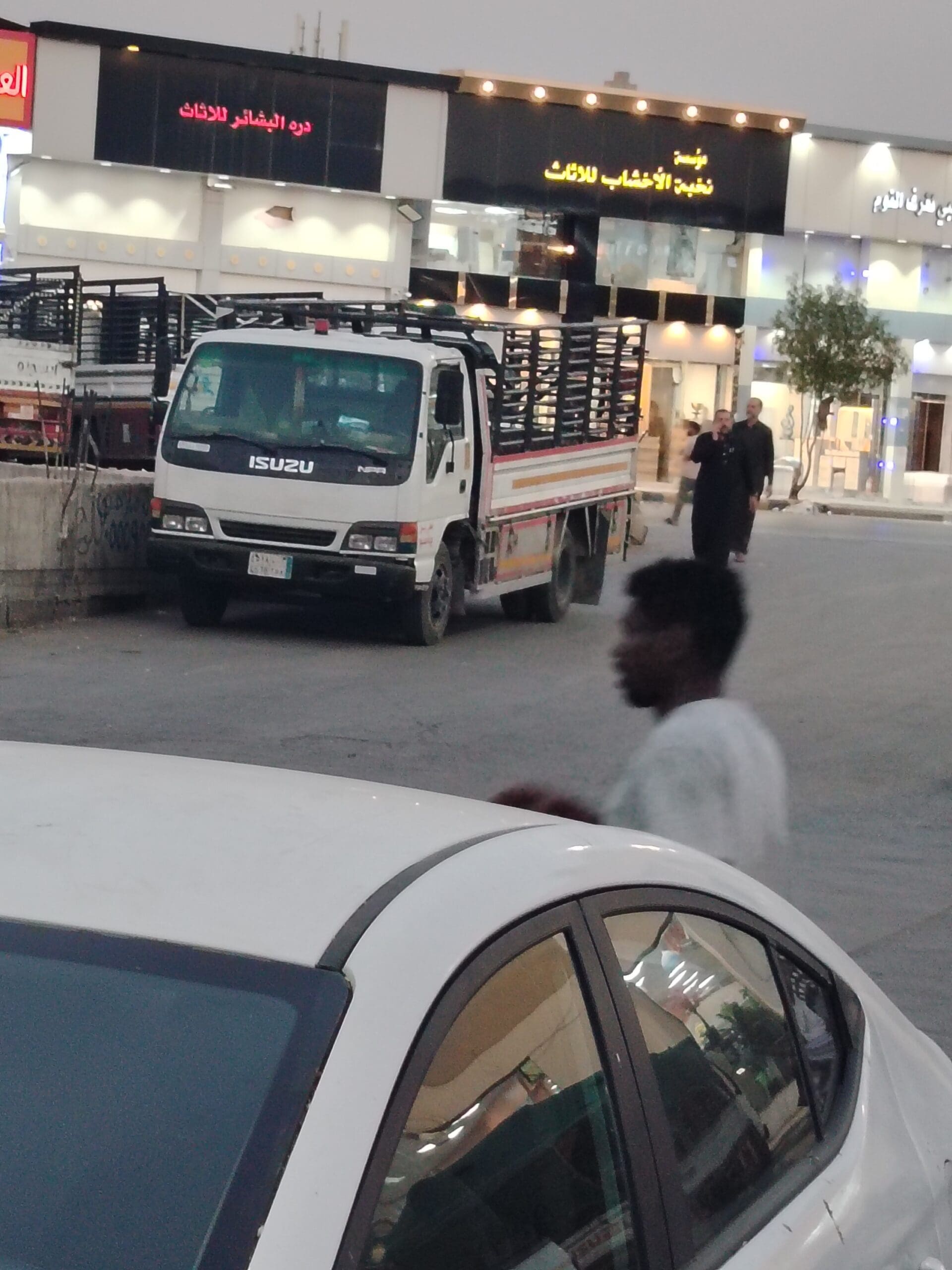 دينا توصيل اثاث الى جمعية خيرية بالرياض 0503483036