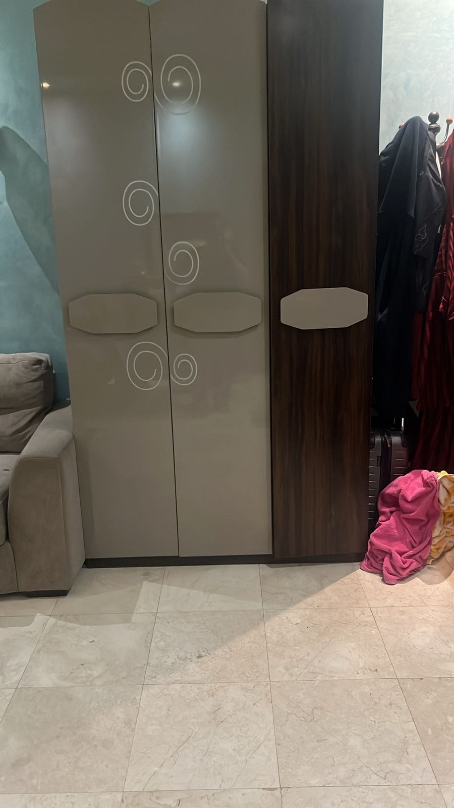 توصيل اثاث لي الجمعيه الخيريه الرياض 0566100646