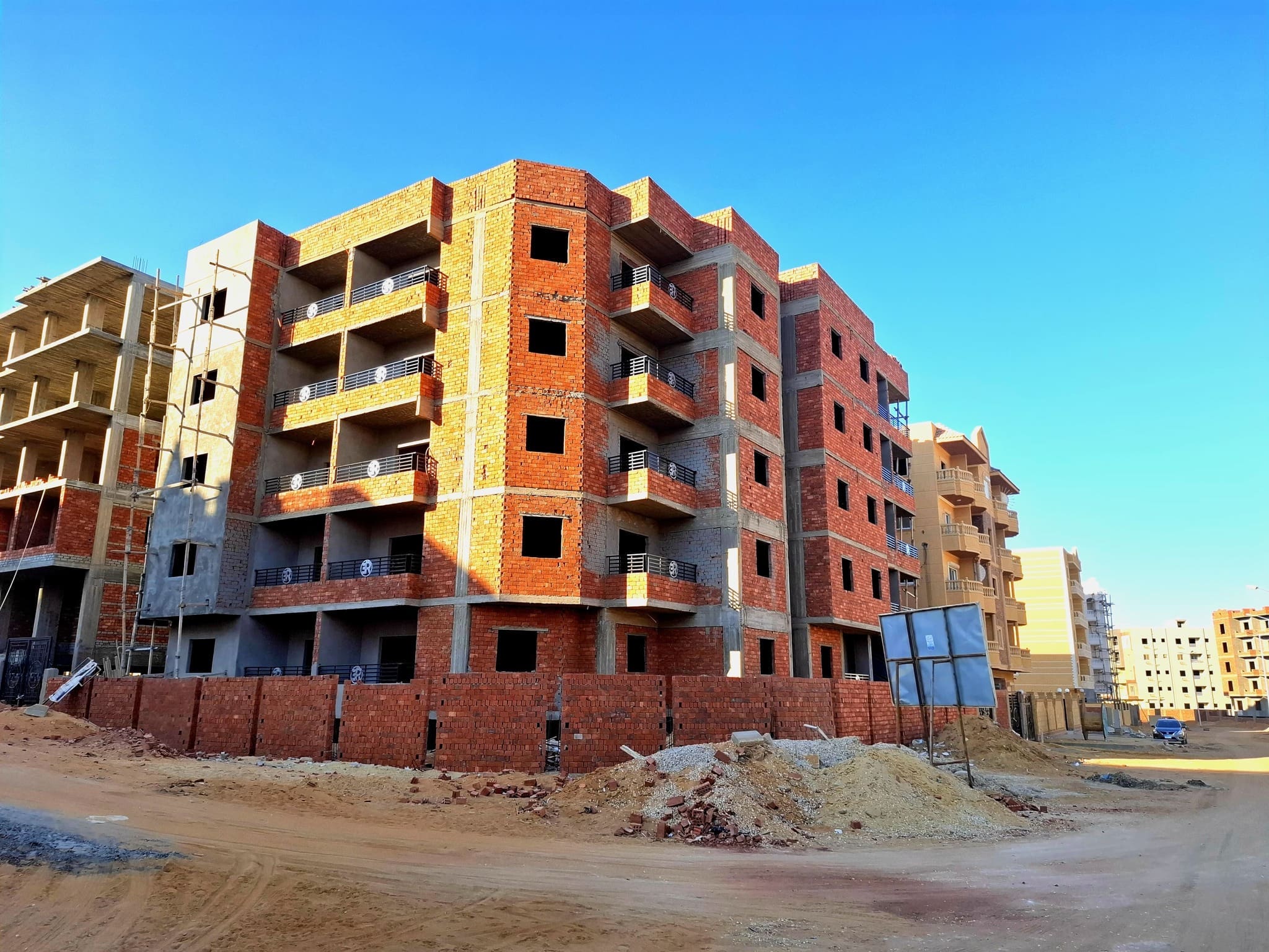 أر إي عقار للمقاولات العامة – تنفيذ مشاريعك بأعلى جودة