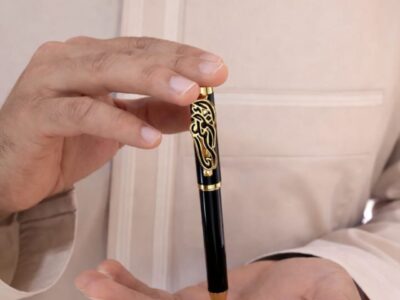 *قلم مبطن بالاسم مطلي بالذهب او الفضة*